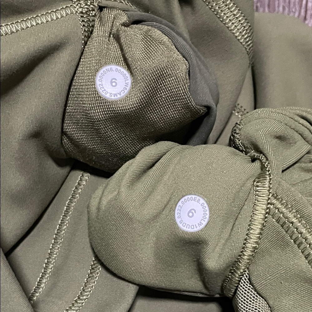 EUC Lululemon Bronze Green Set. Size 6 - Picture 6 of 11